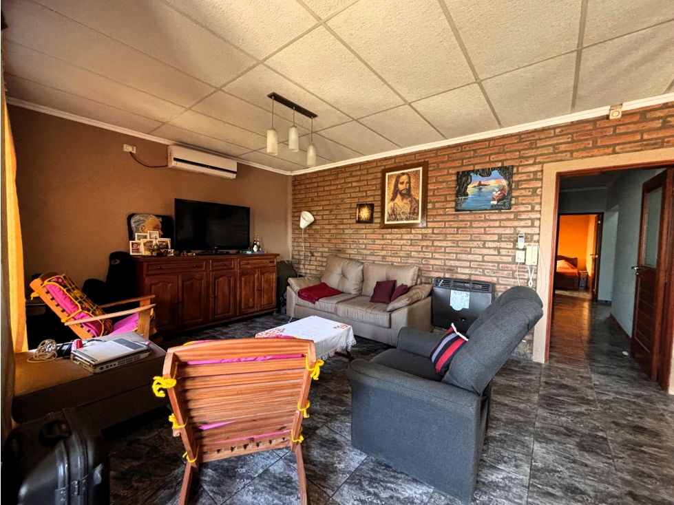 SE VENDE CASA 2 DORM, Bº TIERRAS DEL FUNDADOR - A PASOS PIEDRAS MORAS - 3