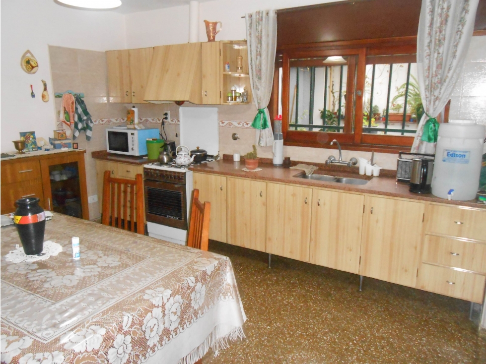 SE VENDE CASA 3 DORM. CENTRICA EN ALMAFUERTE - 4
