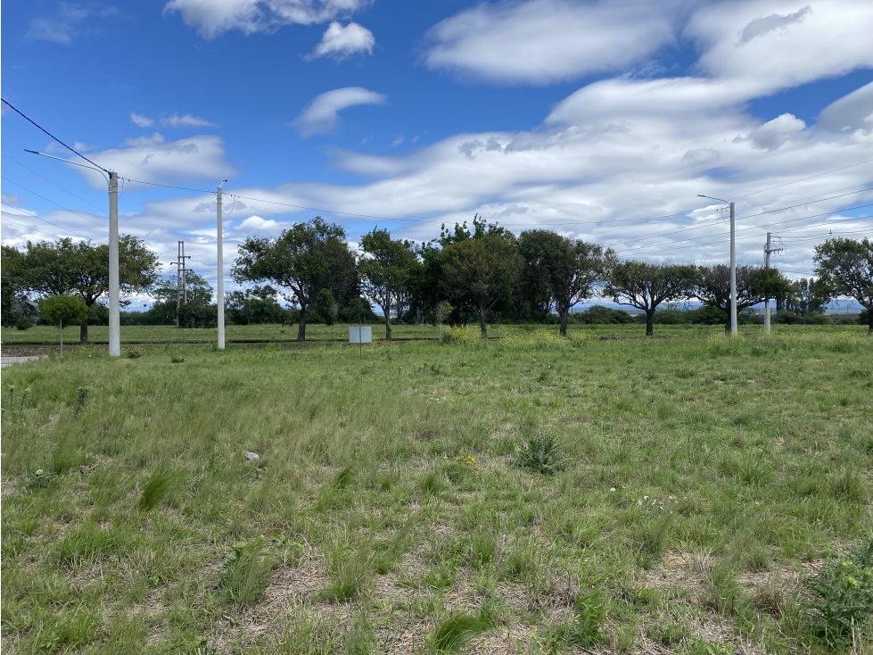 SE VENDE TERRENO EN ESQUINA EN TIERRAS DEL FUNDADOR 4° ETAPA - 5