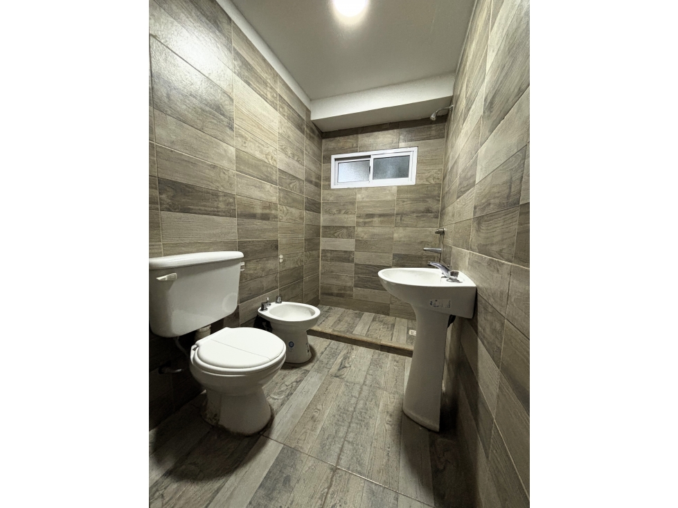 SE VENDE CASA DOS DORM. CALLE CORRIENTES - APPTO BANCOR - 6