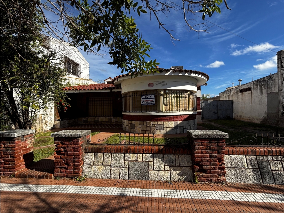 SE VENDE CASA CENTRICA EN ALMAFUERTE - 2 DORM - 1