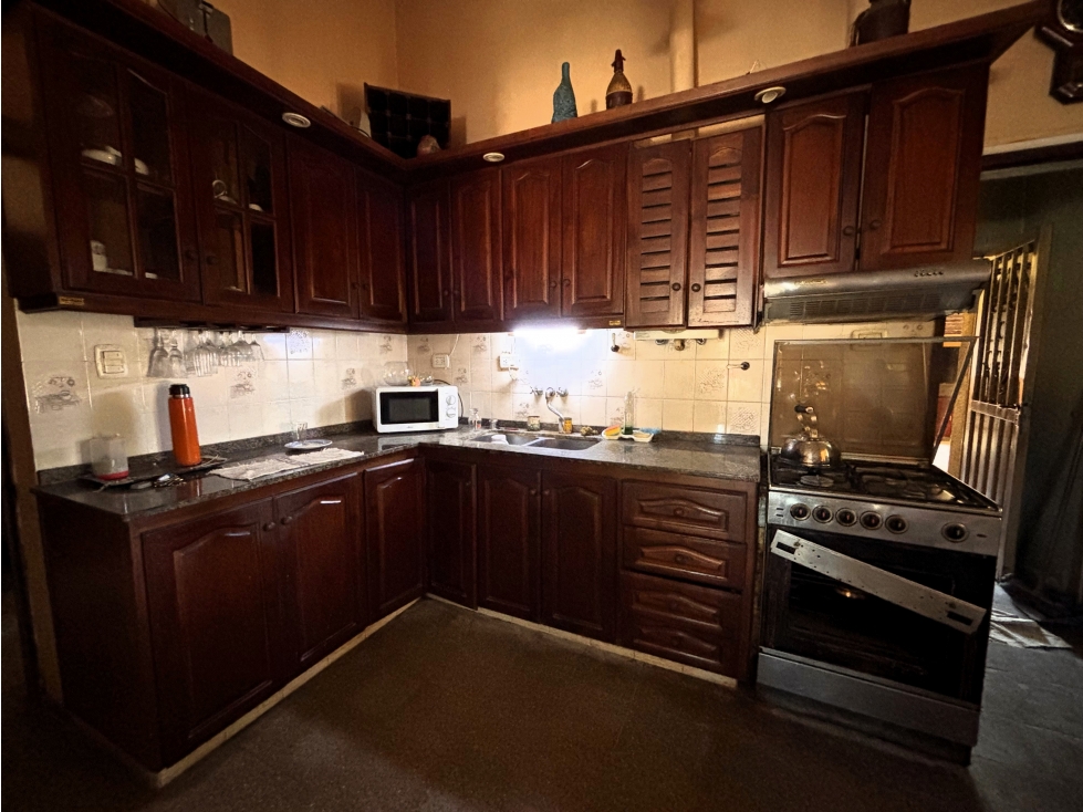 SE VENDE CASA 3 DORM EN B° PIEDRAS MORAS - FRENTE A LA PLAZA - 6