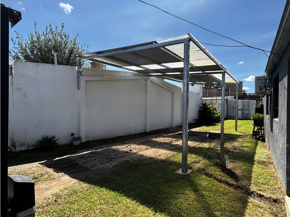 SE VENDE CASA DOS DORM. SOBRE CALLE ALEM - ALMAFUERTE - 4