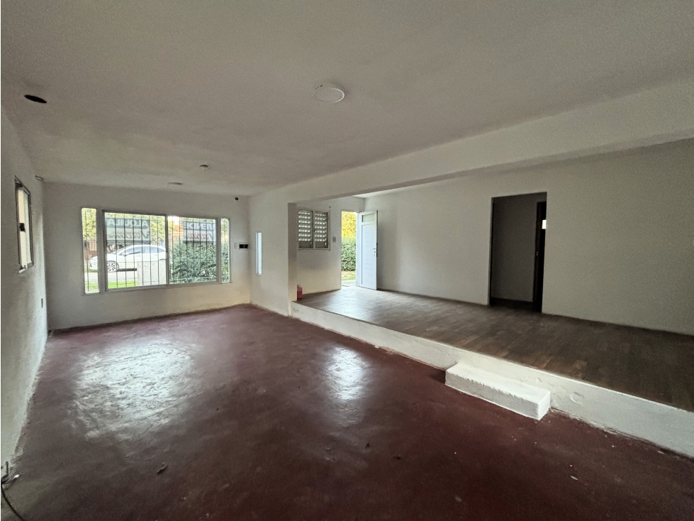 SE VENDE CASA DOS DORM. CALLE CORRIENTES - APPTO BANCOR - 3