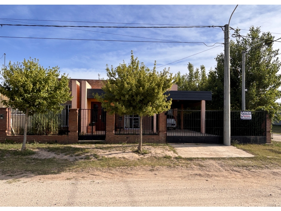 SE VENDE CASA 2 DORM, Bº TIERRAS DEL FUNDADOR - A PASOS PIEDRAS MORAS - 1