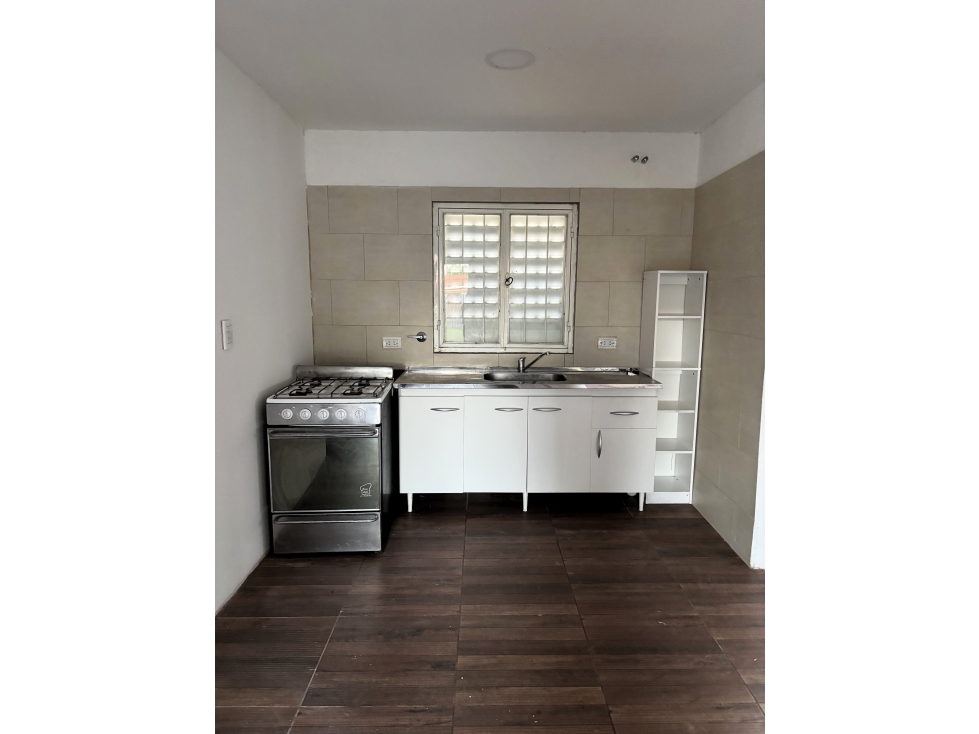 SE VENDE CASA DOS DORM. CALLE CORRIENTES - APPTO BANCOR - 5
