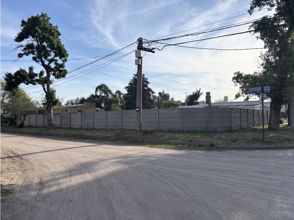 SE VENDE TERRENO EN ESQUINA EN B° PARQUE - 2