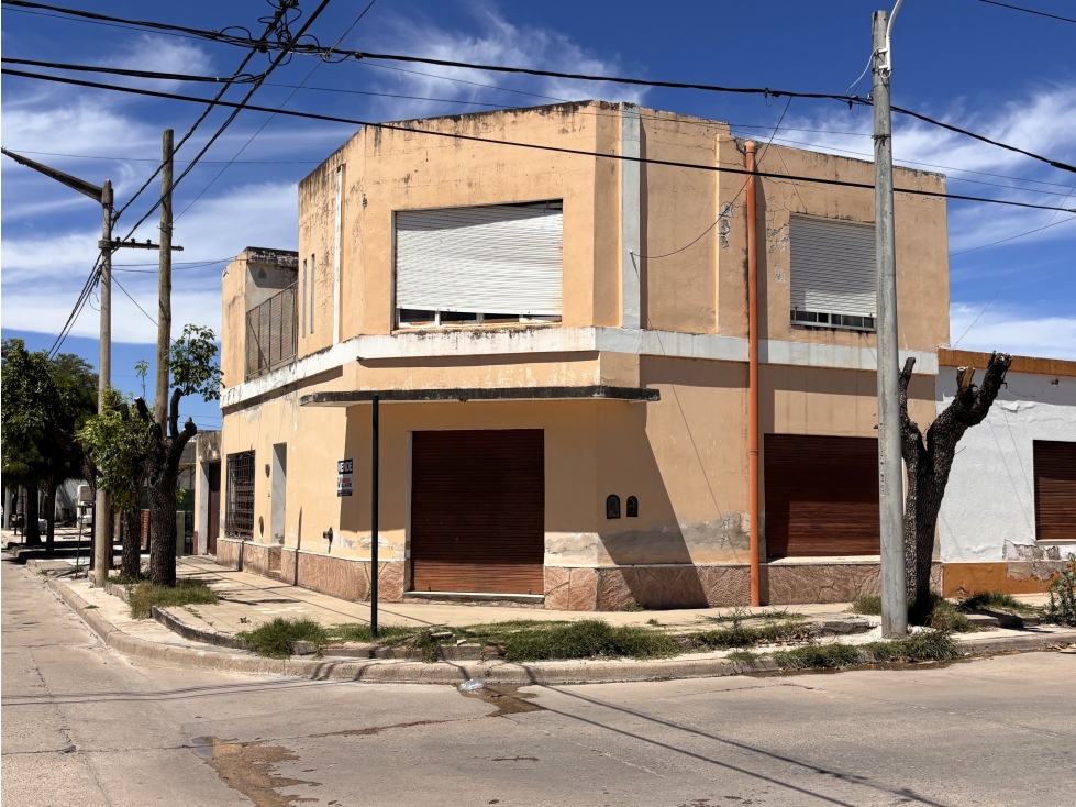 SE VENDE CASA CON LOCAL COMERCIAL EN EL CENTRO DE ALMAFUERTE - 3
