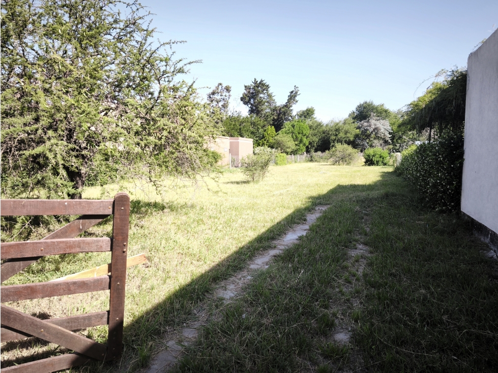 SE VENDE TERRENO 933 MTS2 EN B° PINARES - A METROS DE LA PLAZA - 2