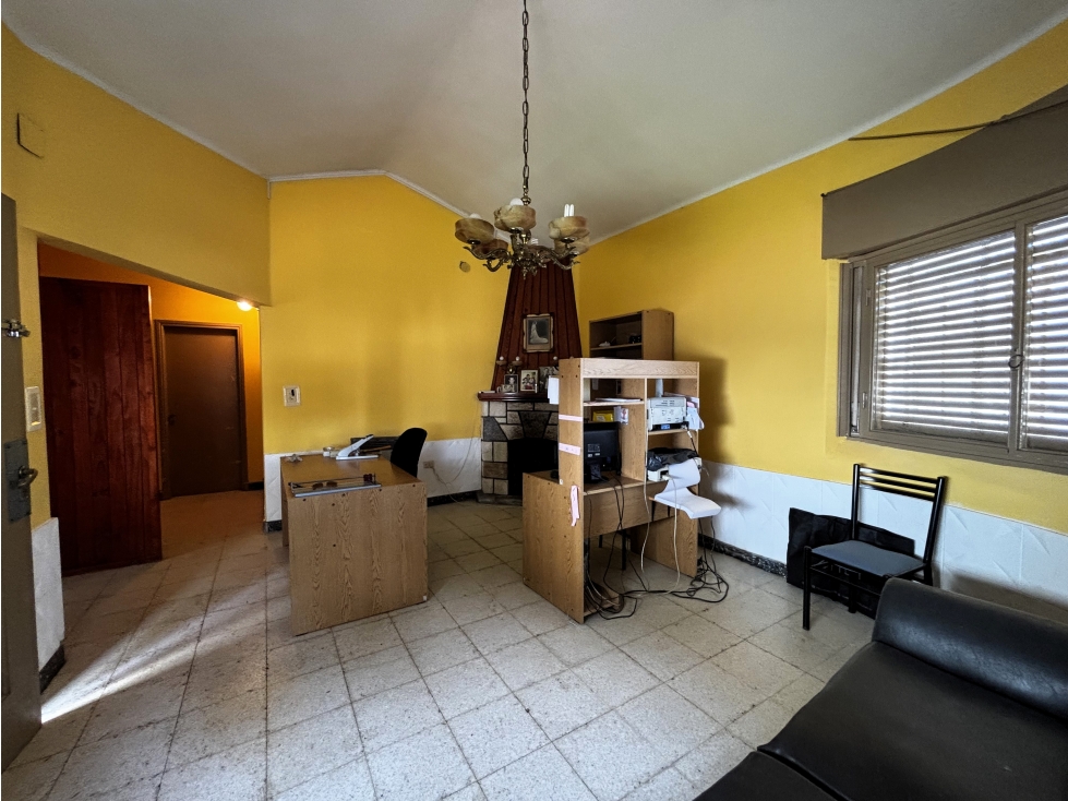 SE VENDE CASA CENTRICA EN ALMAFUERTE - 2 DORM - 3