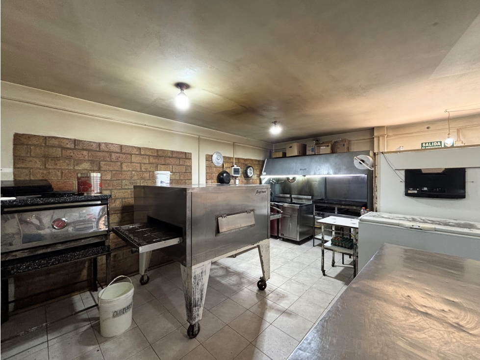 SE VENDE PROPIEDAD CENTRICA 3 EN 1 - LOCAL, CASA Y GALPON - ALMAFUERTE — foto 2