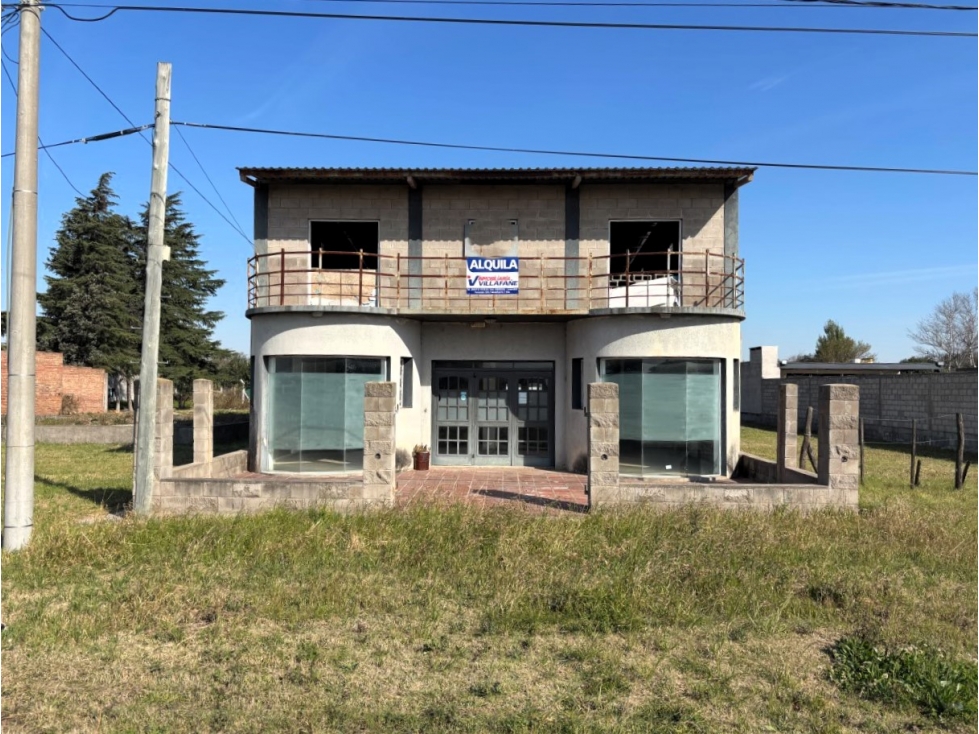 SE ALQUILA LOCAL COMERCIAL DE 200 mts2 CON DEPARTAMENTO - 2