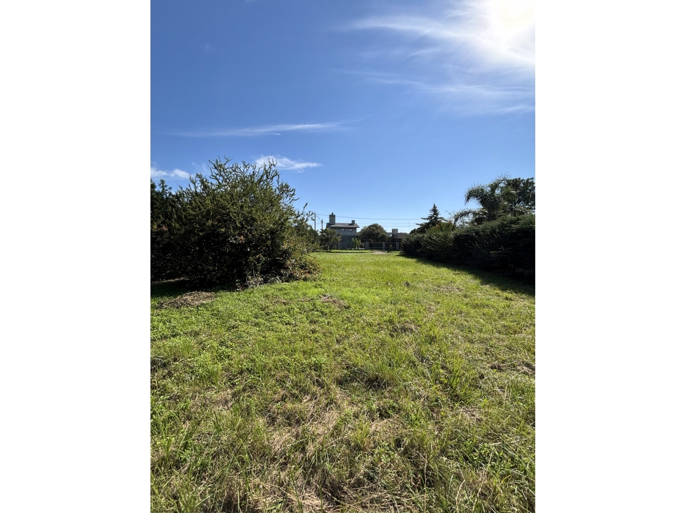 SE VENDE TERRENO EN B° PINARES - A METROS DEL LAGO PIEDRAS MORAS - 3
