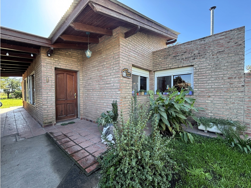 SE VENDE CASA 3 DORM EN B° PINARES - EN CERCANIA A PIEDRAS MORAS - 1