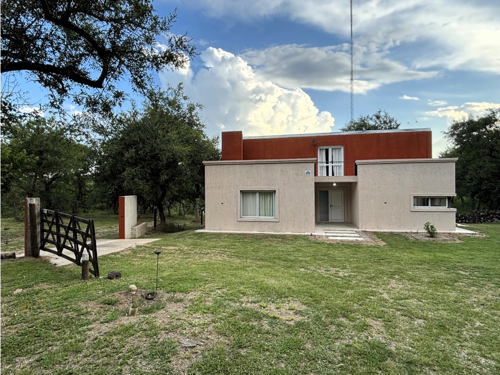 SE VENDE CASA CON BAJADA AL RIO - EN LOTEO BALCONES DEL RIO - 1
