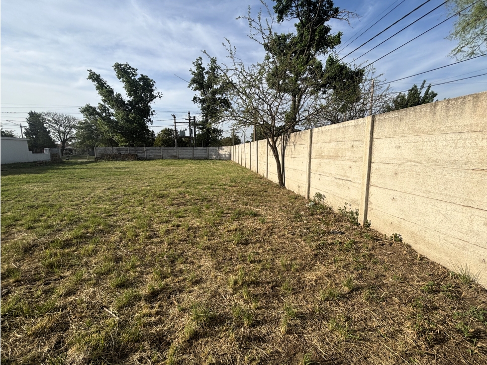 SE VENDE TERRENO EN ESQUINA EN B° PARQUE - 4