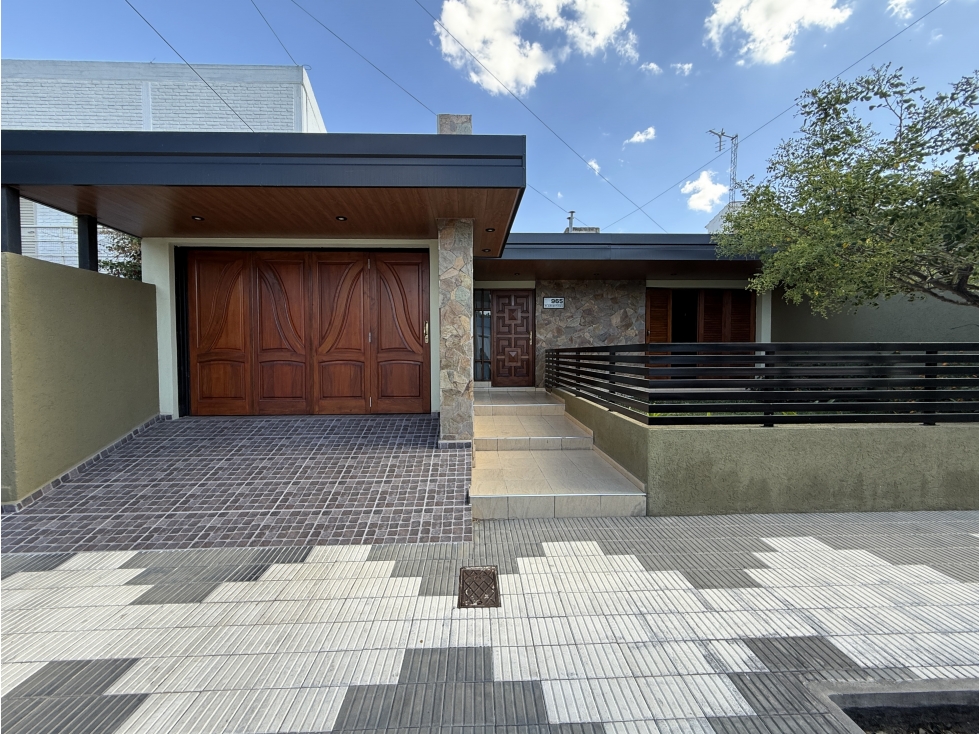 SE VENDE CASA 3 DORM. EN RIO 3, B° LAS VIOLETAS - APTA CREDITO HIP. — foto 2