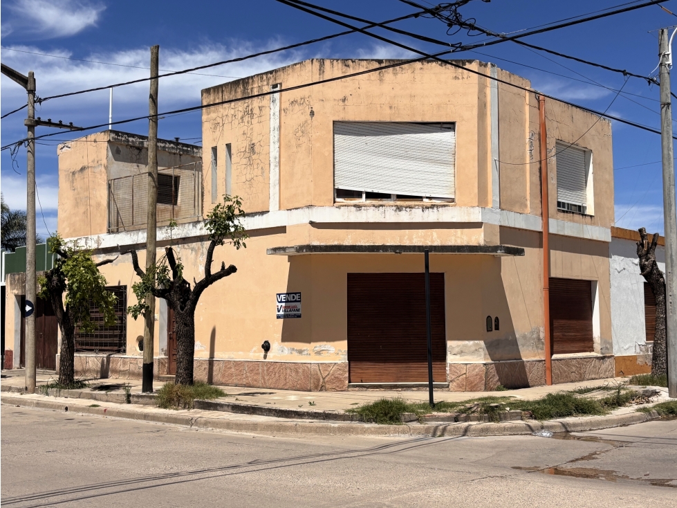 SE VENDE CASA CON LOCAL COMERCIAL EN EL CENTRO DE ALMAFUERTE - 1