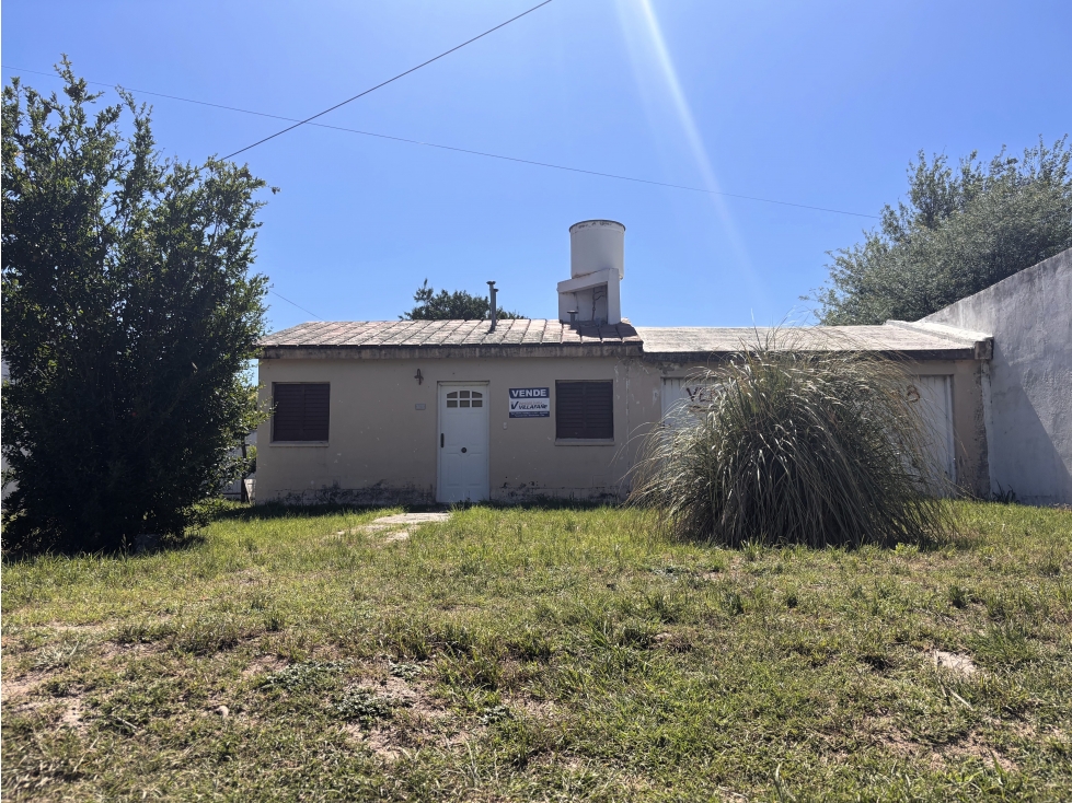 SE VENDE CASA 2 DORM. EN BARRIO PINARES - ALMAFUERTE - 1
