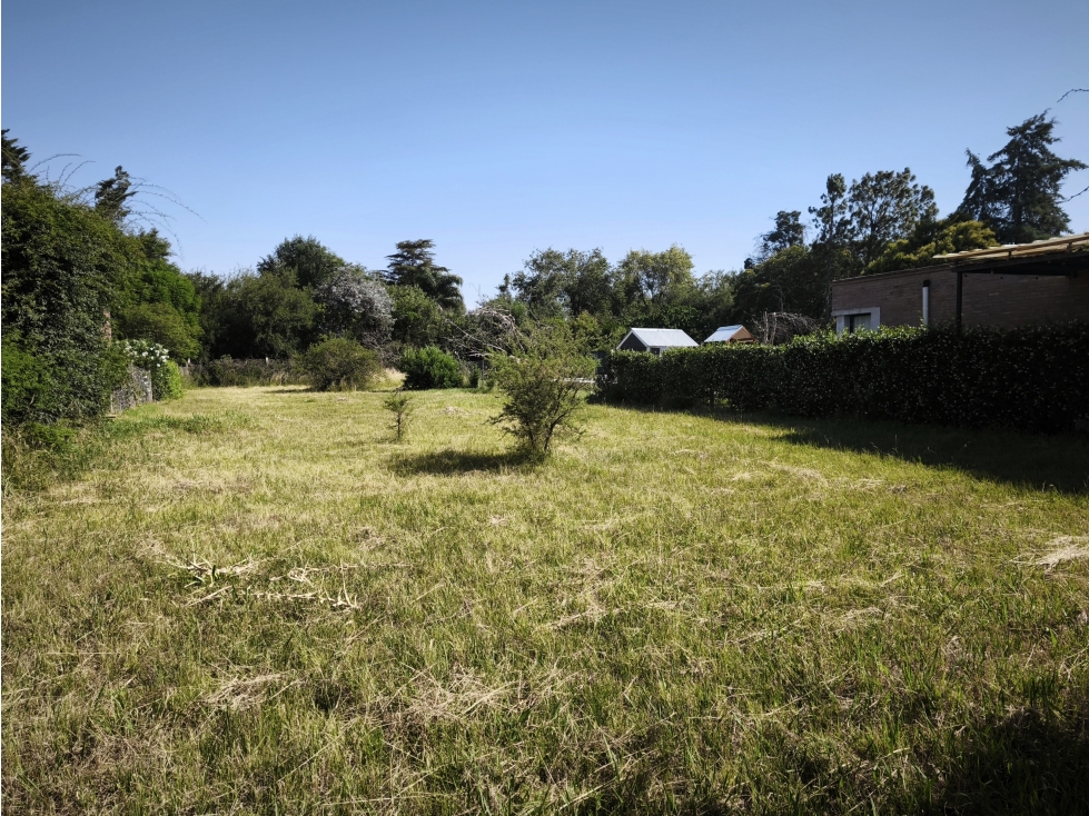 SE VENDE TERRENO 933 MTS2 EN B° PINARES - A METROS DE LA PLAZA - 3