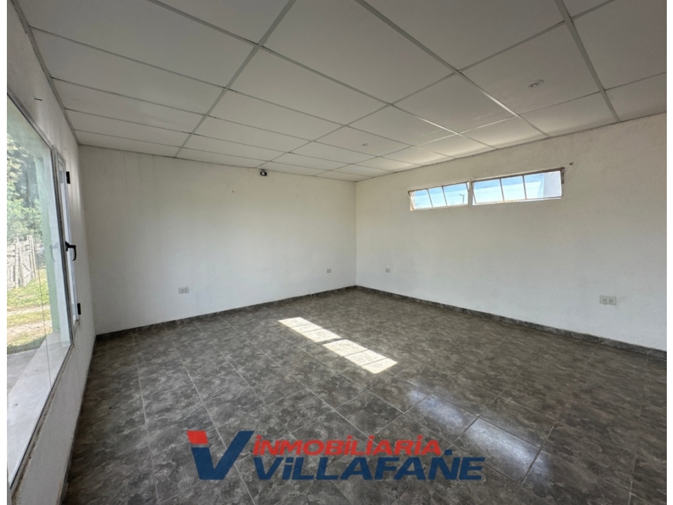 SE ALQUILA LOCAL COMERCIAL EN TIERRAS DEL FUNDADOR - 2
