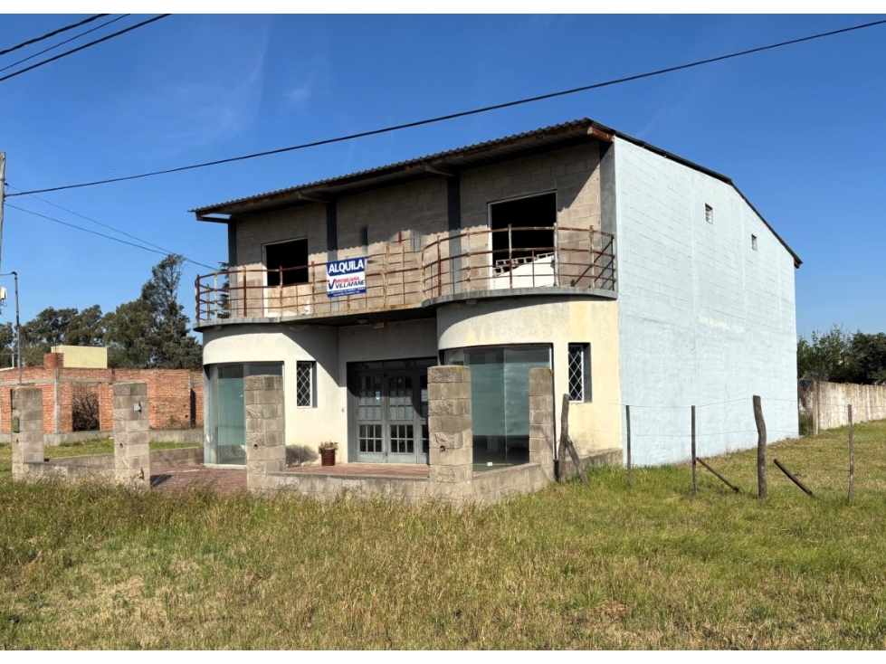 SE ALQUILA LOCAL COMERCIAL DE 200 mts2 CON DEPARTAMENTO - 3