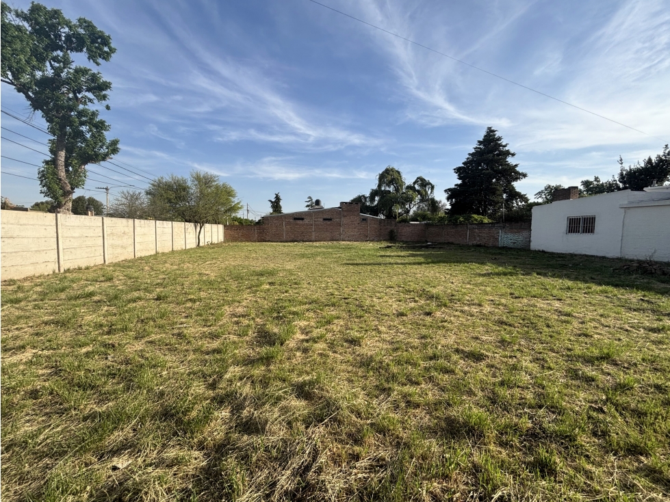 SE VENDE TERRENO EN ESQUINA EN B° PARQUE - 3
