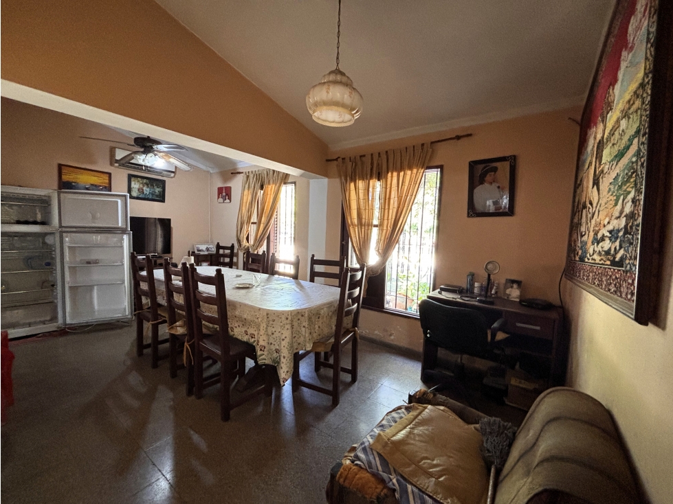 SE VENDE CASA 3 DORM EN B° PIEDRAS MORAS - FRENTE A LA PLAZA - 4