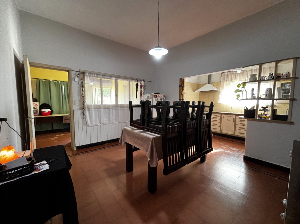SE VENDE CASA CENTRICA EN ALMAFUERTE - 2 DORM - 5