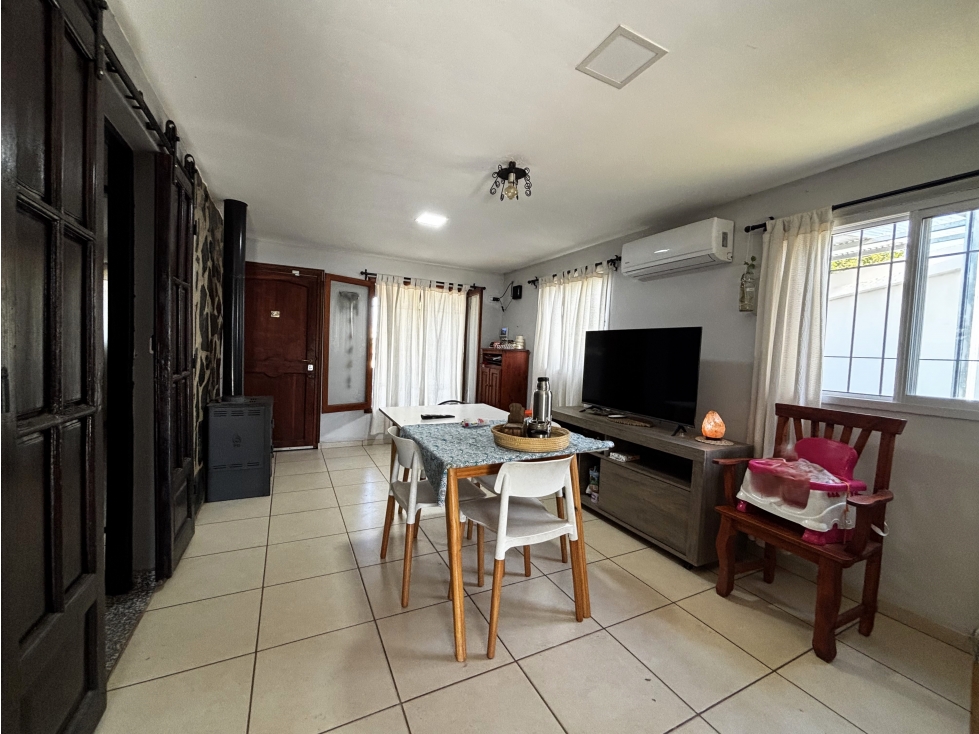 SE VENDE CASA DOS DORM. SOBRE CALLE ALEM - ALMAFUERTE - 5