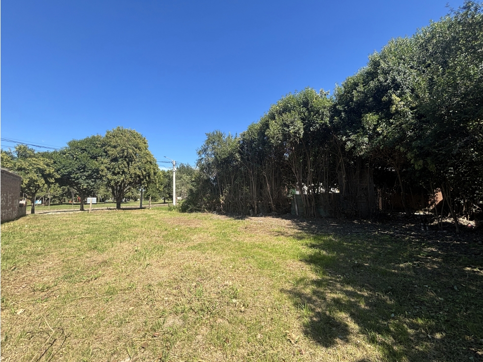 SE VENDE TERRENO FRENTE A PLAZA LAS HERAS - ALMAFUERTE - 4