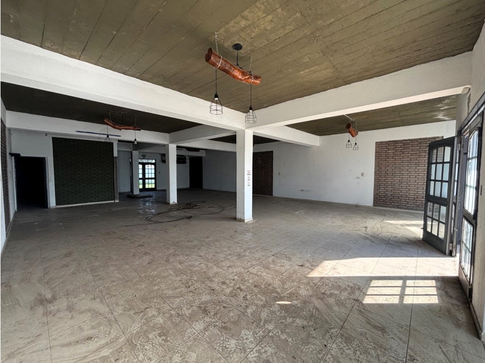 SE ALQUILA LOCAL COMERCIAL DE 200 mts2 CON DEPARTAMENTO - 4