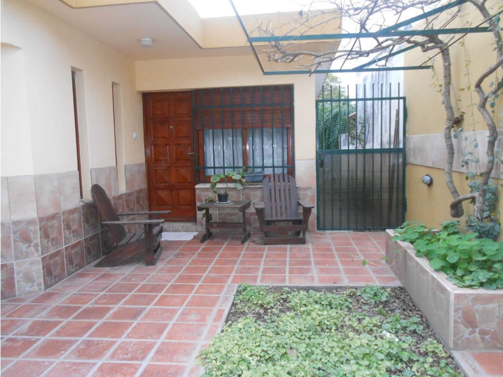 SE VENDE CASA 3 DORM. CENTRICA EN ALMAFUERTE - 2
