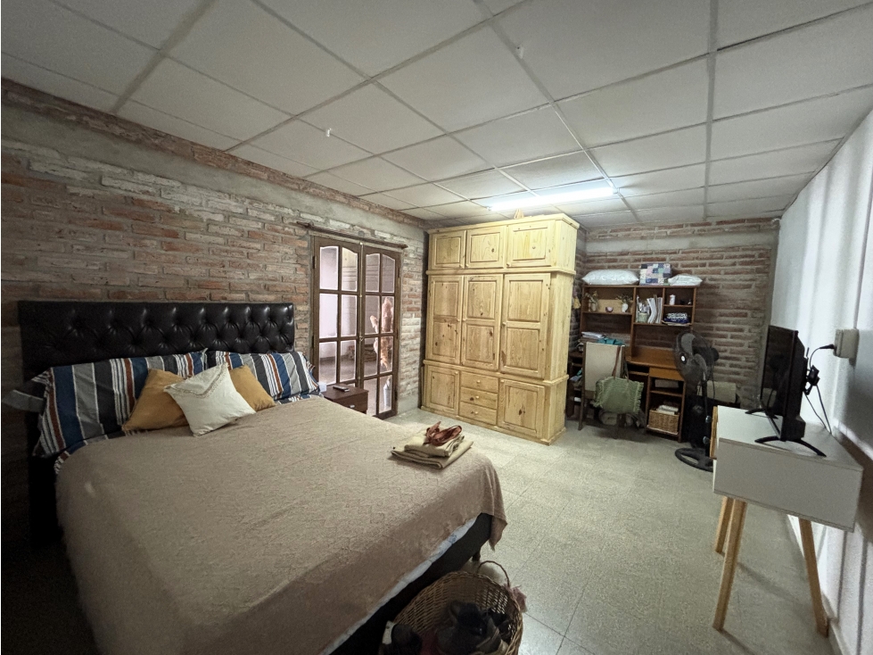 SE VENDE CASA DOS DORMITORIOS + LOCAL COMERCIAL EN ALMAFUERTE - 5