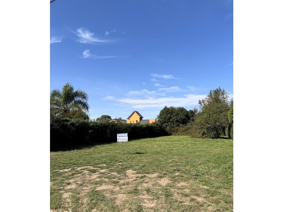 SE VENDE TERRENO EN B° PINARES - A METROS DEL LAGO PIEDRAS MORAS - 5