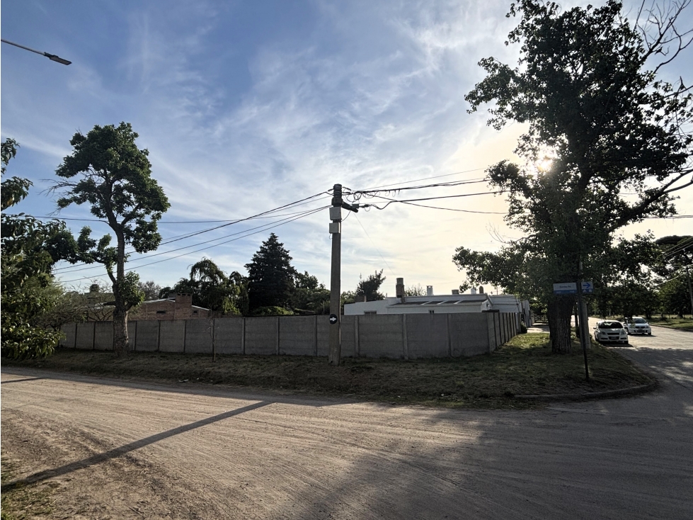 SE VENDE TERRENO EN ESQUINA EN B° PARQUE - 5