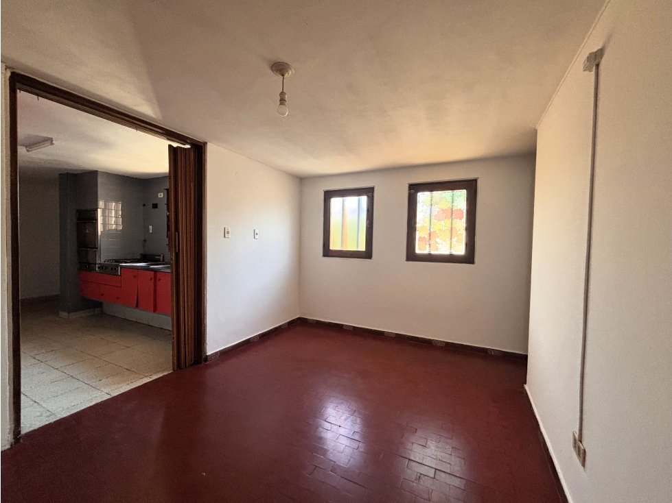 SE VENDE CASA C/PILETA + OFICINAS SOBRE AVDA BS AS - CENTRO ALMAFUERTE - 6