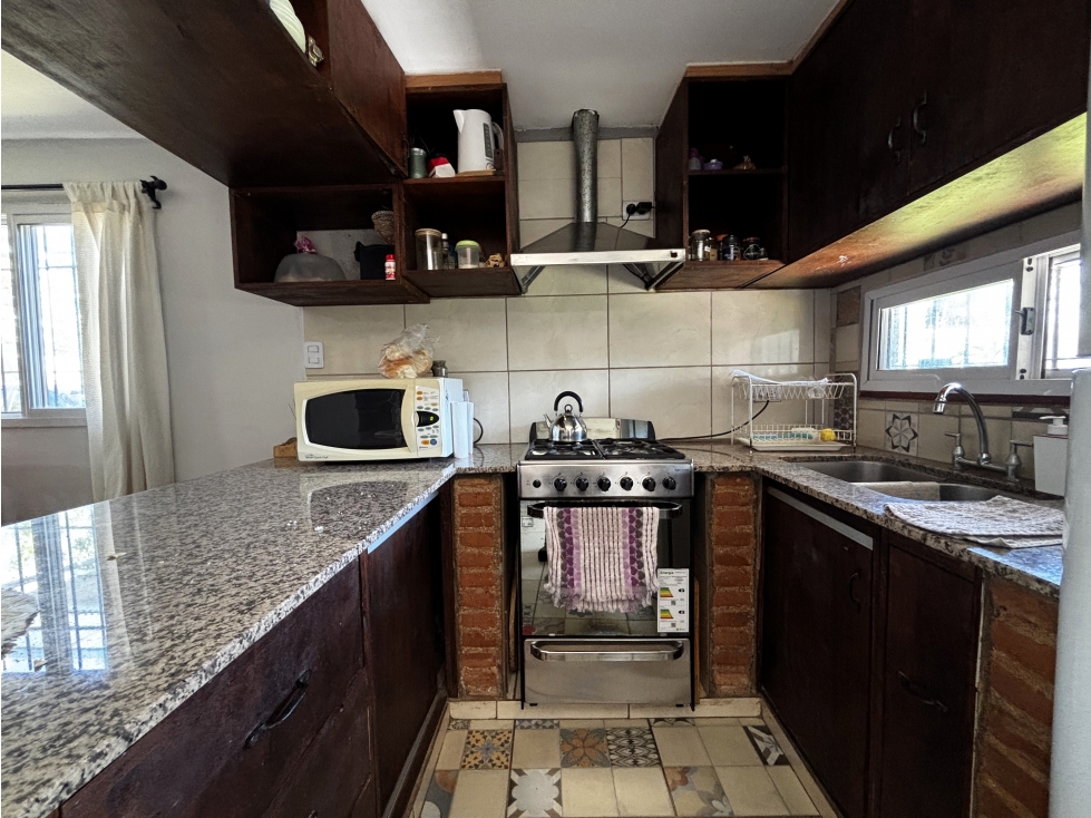 SE VENDE CASA DOS DORM. SOBRE CALLE ALEM - ALMAFUERTE - 6