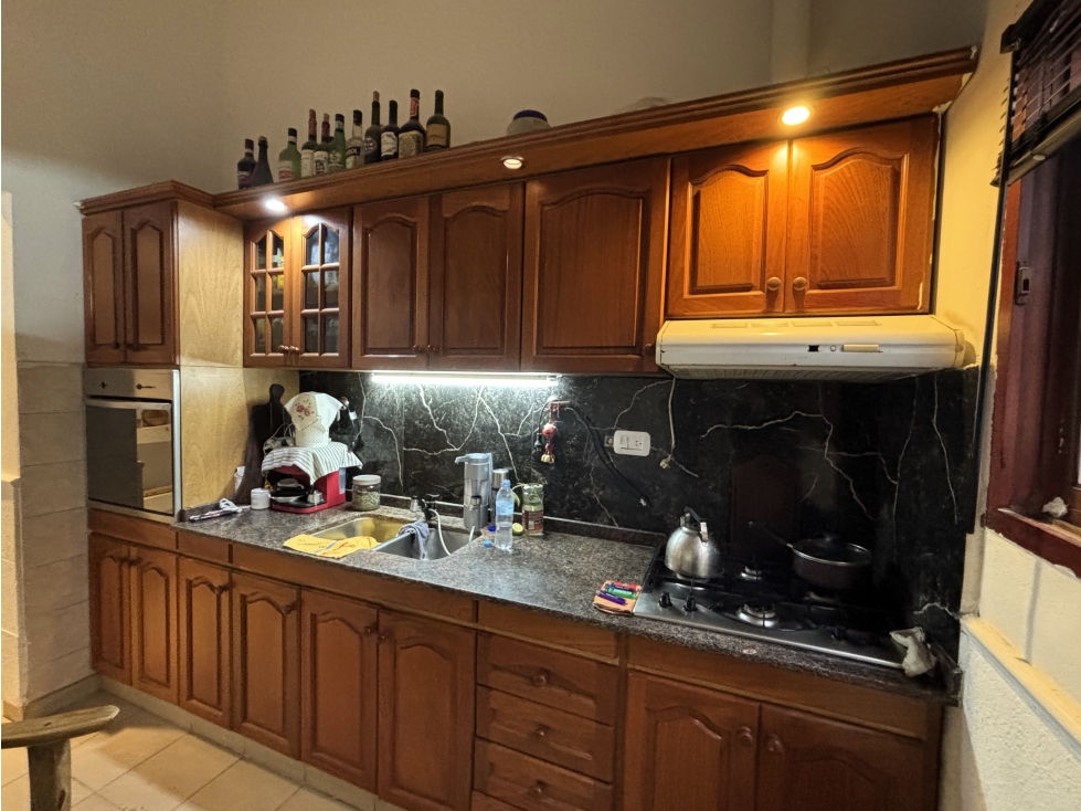 SE VENDE CASA 3 DORM EN B° PINARES - A METROS DE LA PLAZA CENTRAL - 5