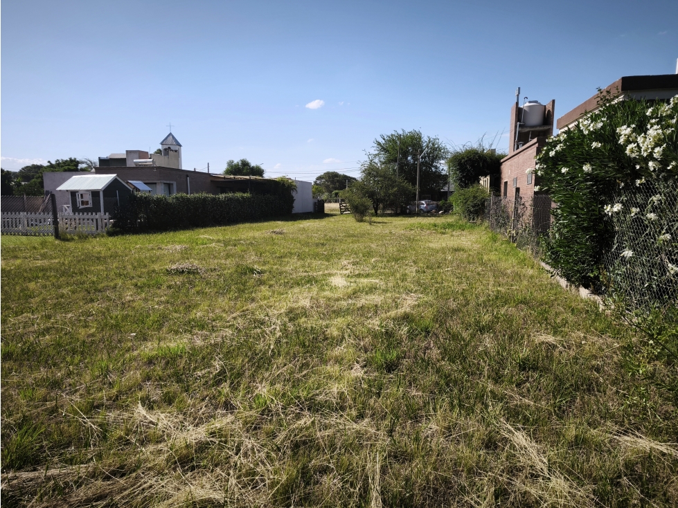 SE VENDE TERRENO 933 MTS2 EN B° PINARES - A METROS DE LA PLAZA - 5