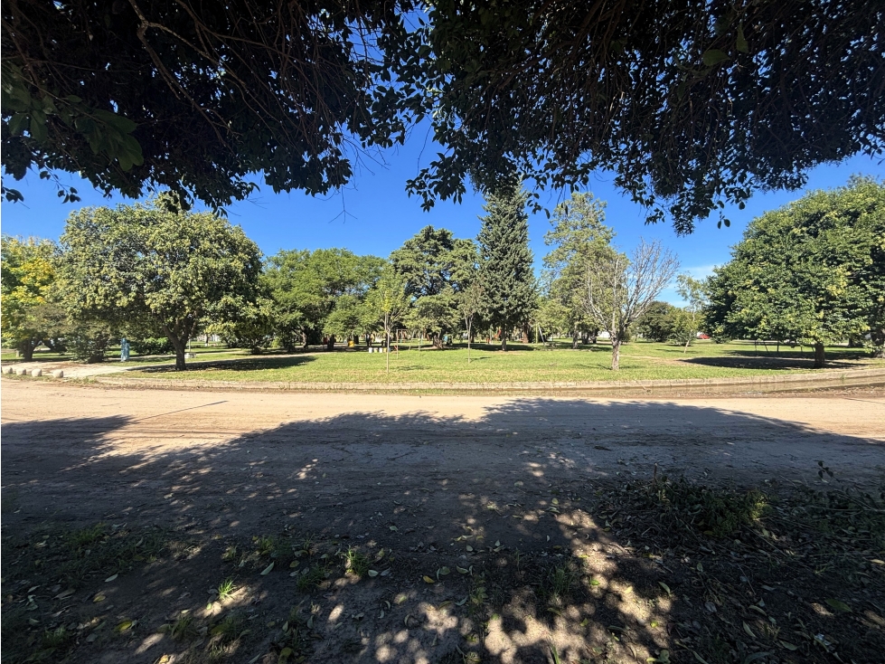SE VENDE TERRENO FRENTE A PLAZA LAS HERAS - ALMAFUERTE - 6