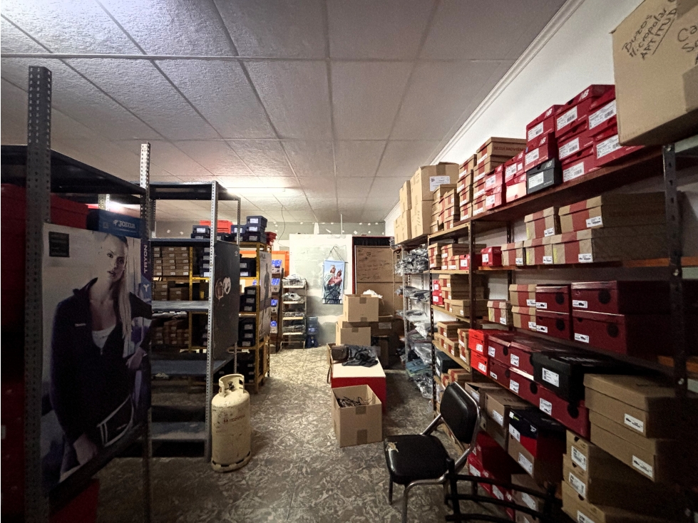 DOS LOCALES COMERCIALES EN EL CENTRO ALMAFUERTE - 6
