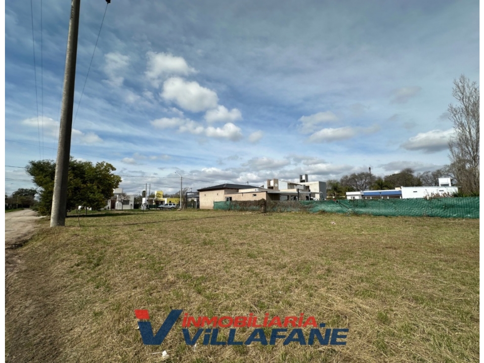 SE VENDE TERRENO EN ESQUINA - B° TIERRAS DEL FUNDADOR - 6