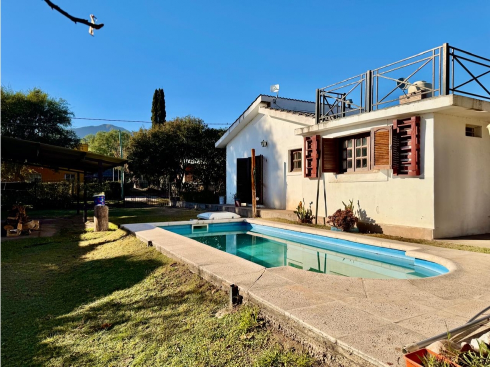 VENTA DE BELLA CASA Y DEPTO EN B° BALUMBA - CAPILLA DEL MONTE