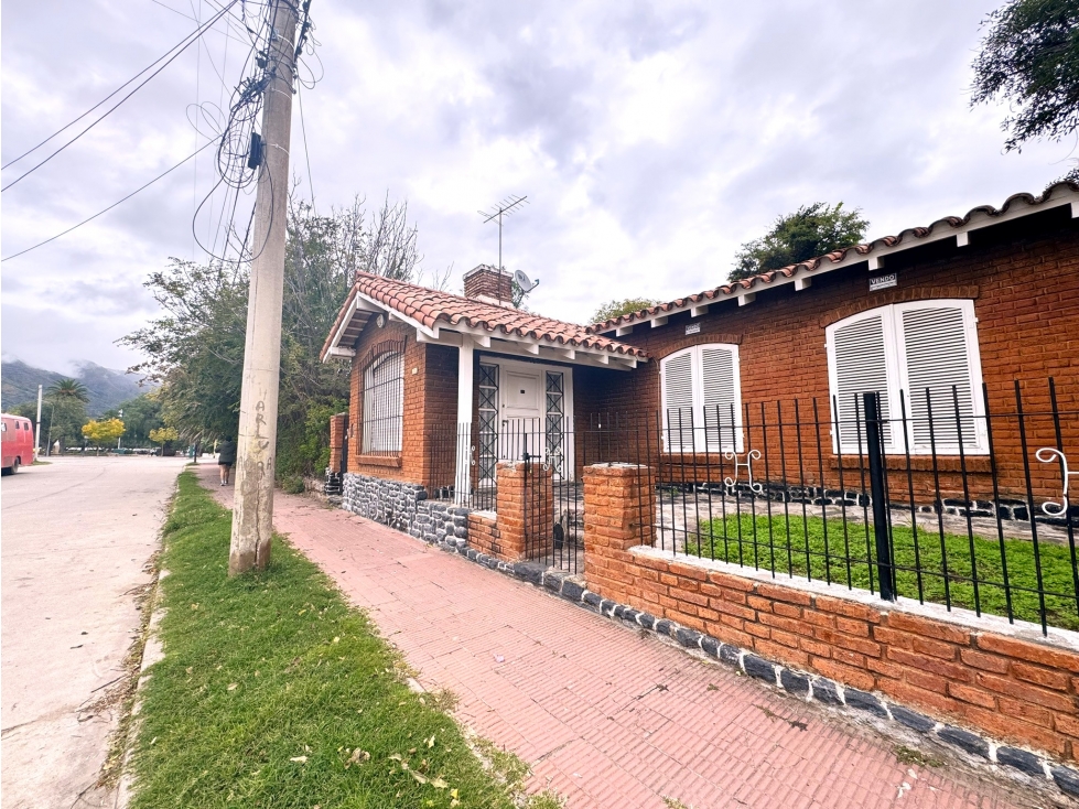 VENTA DE CASA CENTRICA EN CAPILLA DEL MONTE - 2