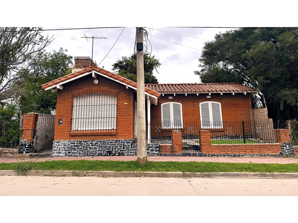 VENTA DE CASA CENTRICA EN CAPILLA DEL MONTE - 1