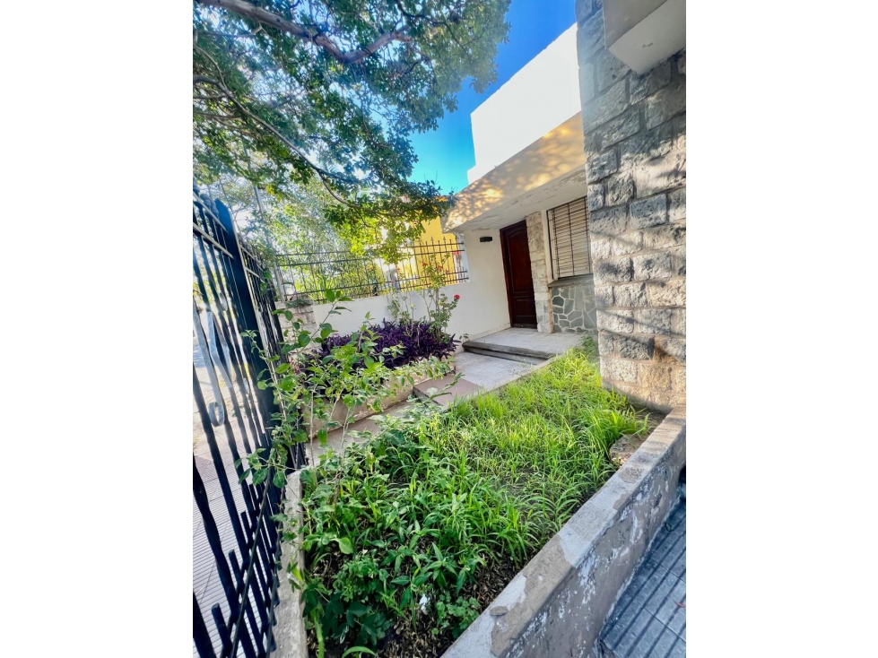 VENTA DE CASA Y DPTO CÉNTRICO EN CAPILLA DEL MONTE-CBA - 6