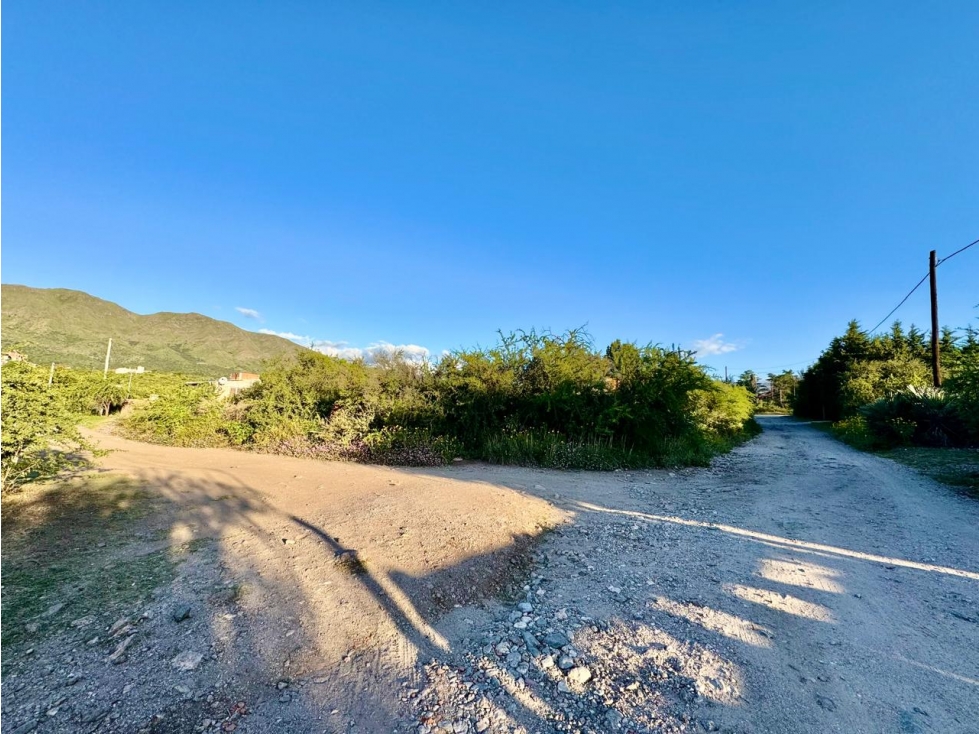 VENTA DE LOTE CON VISTAS EN B° LAS GEMELAS, CORDOBA - 2