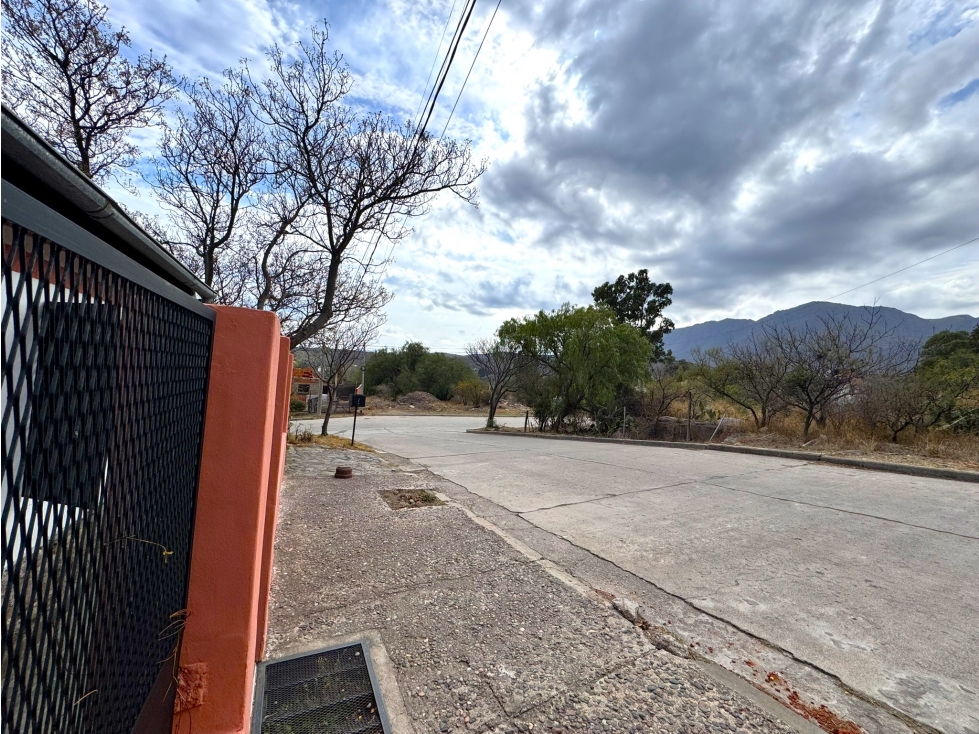 VENTA DE DOS CASAS Y LOTE EN EL CENTRO DE CAPILLA DEL MONTE — foto 5
