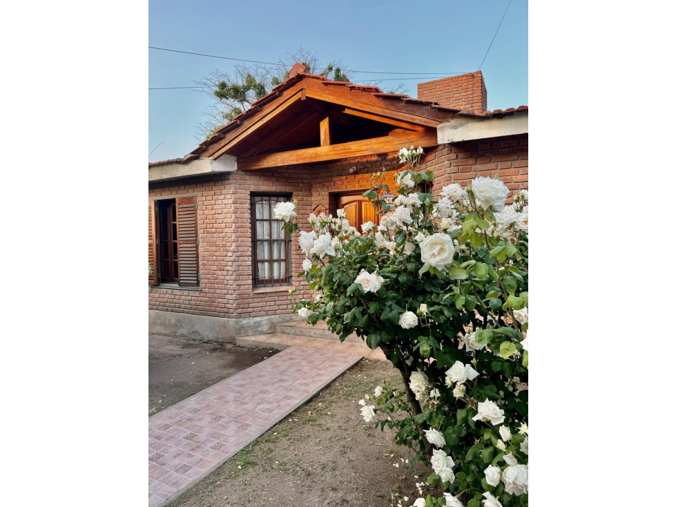 VENTA DE HERMOSA CASA EN B° SAN MARTIN- CAPILLA DEL MONTE-CBA - 2